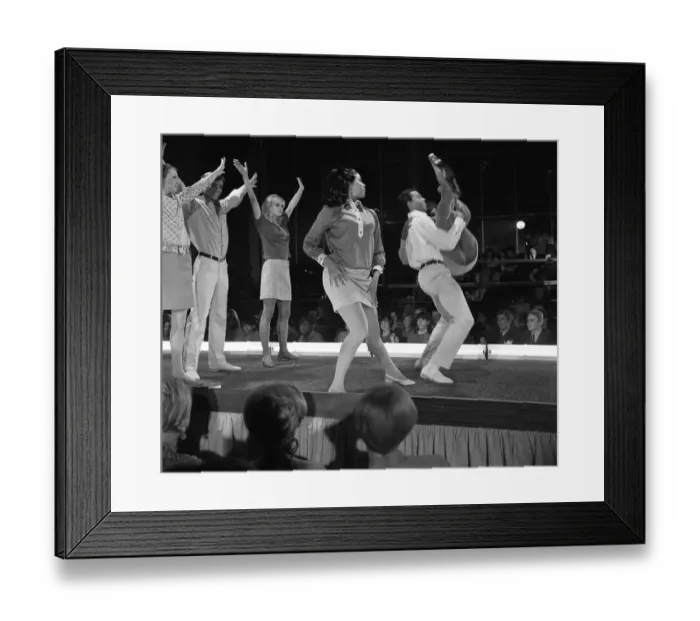 Framed Print : The show of the British pop star Graham Bonney