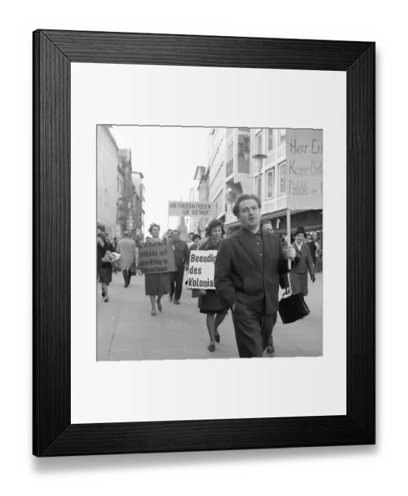 Framed Print : The warfare of the US army in the countries of Vietnam Framed Print : The warfare of the US army in the countries of Vietnam