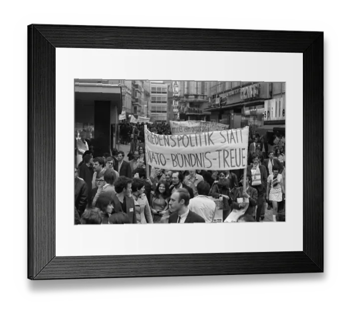 Framed Print : The US Army's waging of war in Vietnam