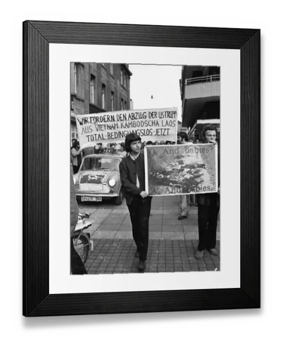 Framed Print : The US Army's waging of war in Vietnam Framed Print : The US Army's waging of war in Vietnam