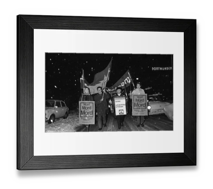 Framed Print : The warfare of the US army in Vietnam