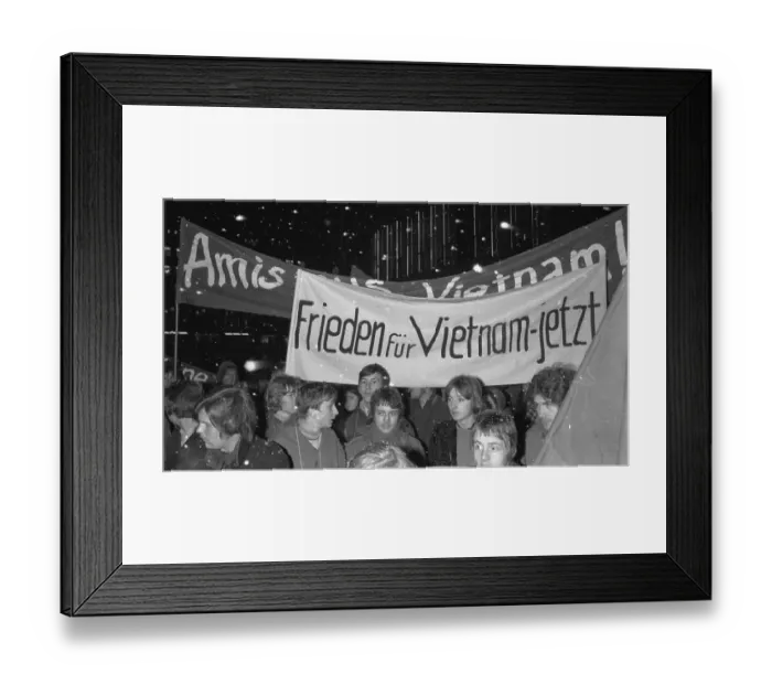 Framed Print : The warfare of the US army in Vietnam Framed Print : The warfare of the US army in Vietnam