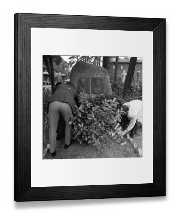 Framed Print : The shooting of Cologne sailors Max Reichspietsch