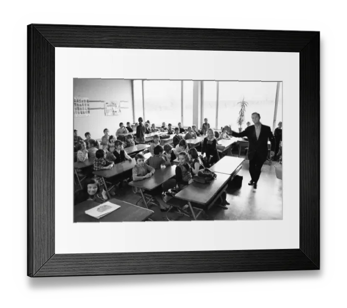 Framed Print : Overcrowded classes and annoyed teacher at a Bochum secondary school in 1966 Framed Print : Overcrowded classes and annoyed teacher at a Bochum secondary school in 1966