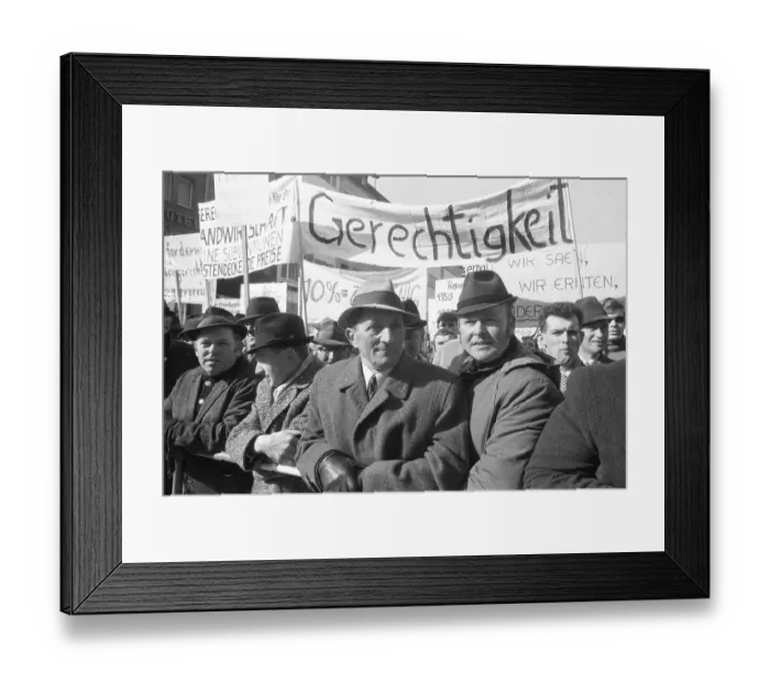Framed Print : Farmers unions demonstrated for higher income prices in Bonn