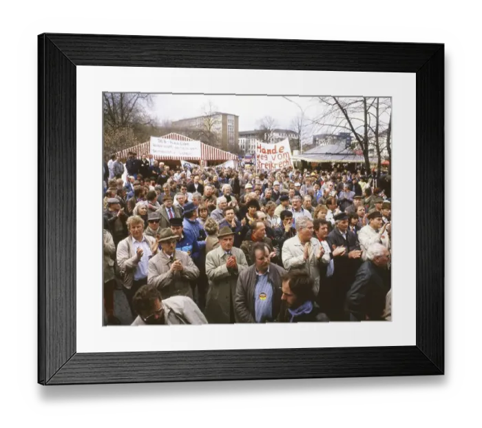 Framed Print : Bonn. DGB demonstration on section 116 on the right to strike on 17