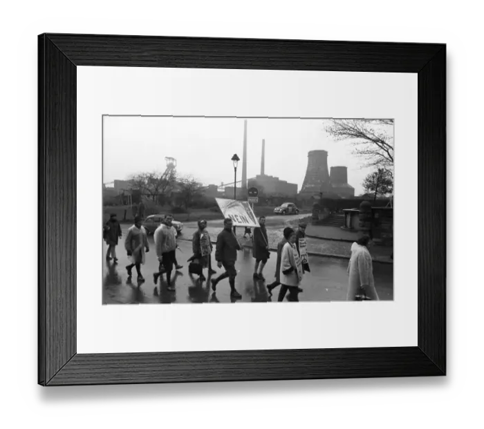 Framed Print : The Easter march of the opponents of nuclear weapons Framed Print : The Easter march of the opponents of nuclear weapons