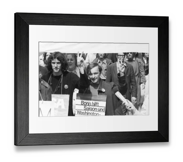 Framed Print : The US Army's waging of war in Vietnam Framed Print : The US Army's waging of war in Vietnam
