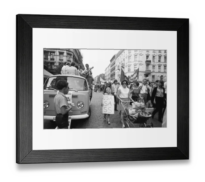 Framed Print : The communist-oriented SDAJ (Socialist Workers Youth of Germany) turned against the US war in 1968 in Hamburg