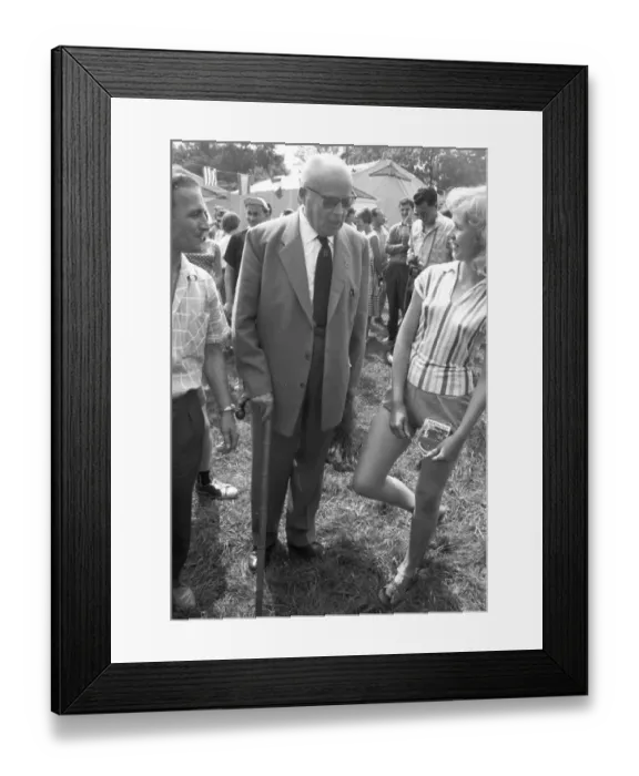 Framed Print : SSSR, Soviet Union, Moscow: The traditional World Youth Festivals organised by communist WBDJ Framed Print : SSSR, Soviet Union, Moscow: The traditional World Youth Festivals organised by communist WBDJ