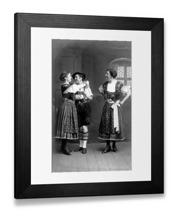 Framed Print : Theatre scene, couple embracing Framed Print : Theatre scene, couple embracing