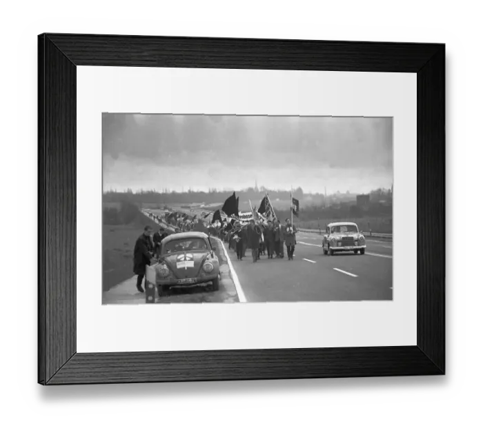 Framed Print : The 1964 Easter March led by the Campaign for Disarmament Framed Print : The 1964 Easter March led by the Campaign for Disarmament