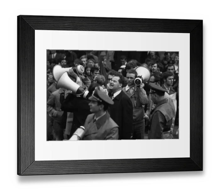 Framed Print : The second meeting of Chancellor Willy Brandt with GDR MP Willi Stoph on 21 May 1971 in Kassel was accompanied by a