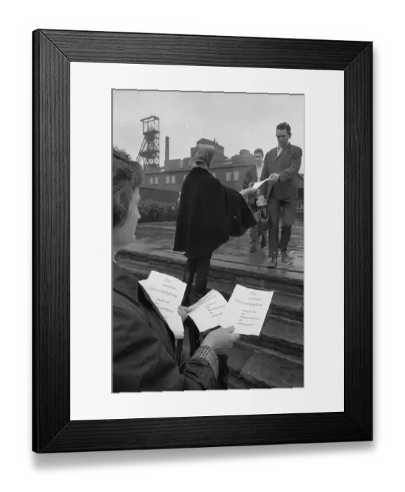 Framed Print : DEU, Germany, Ruhr area The election campaign for the Bundestag elections on 10