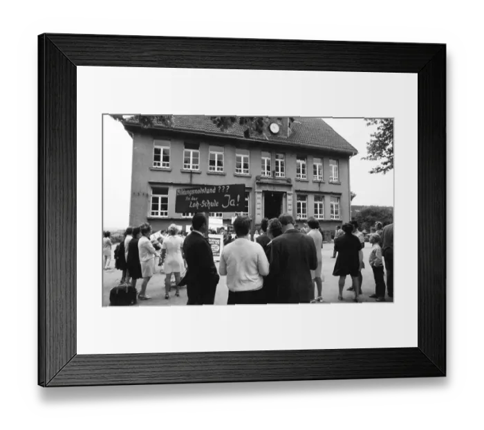 Framed Print : Parents and pupils of the Dortmund Loh School
