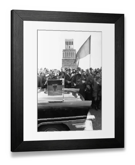 Framed Print : The first meeting of Willy Brandt (Chancellor of the FRG) and Willi Stoph (MP of the GDR) Framed Print : The first meeting of Willy Brandt (Chancellor of the FRG) and Willi Stoph (MP of the GDR)