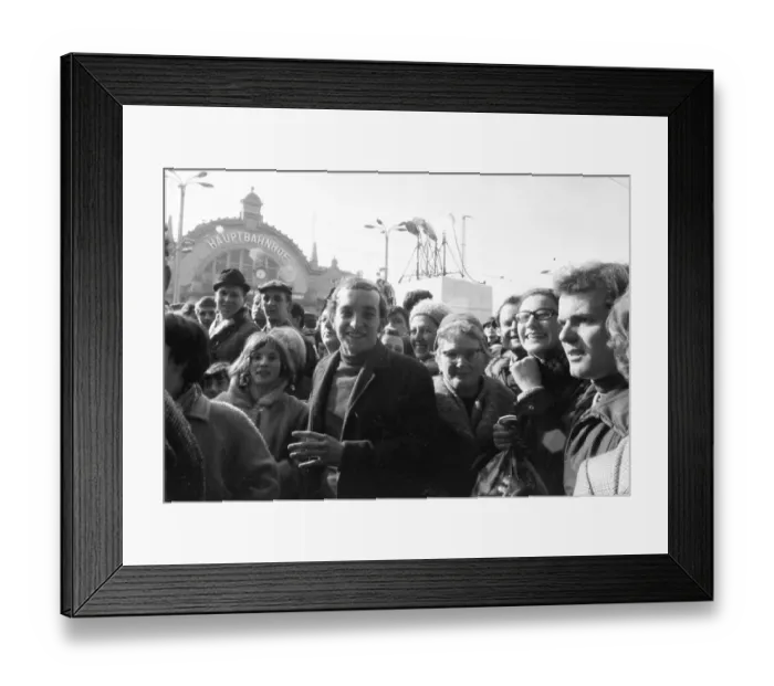 Framed Print : The first meeting of Willy Brandt (Chancellor of the FRG) and Willi Stoph (MP of the GDR)