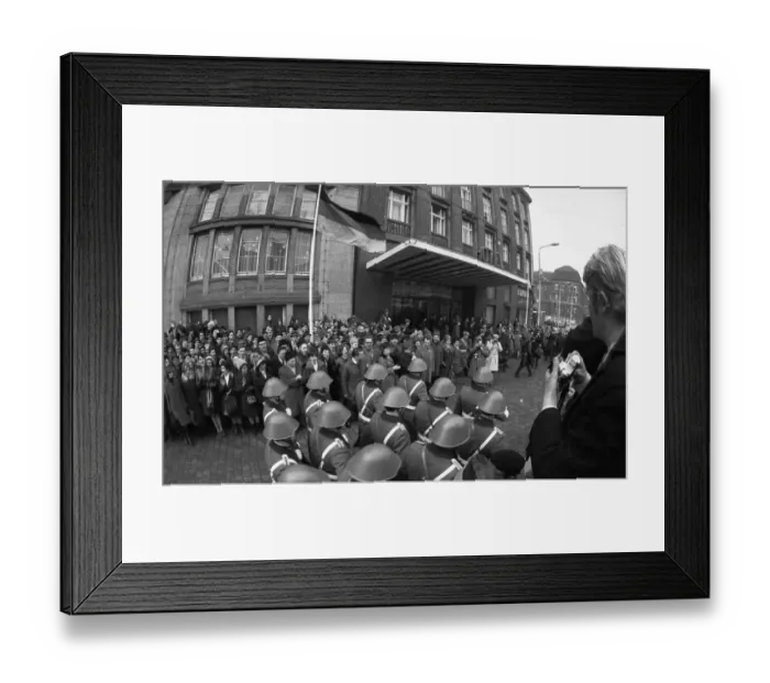 Framed Print : The first meeting of Willy Brandt (Chancellor of the FRG) and Willi Stoph (MP of the GDR)