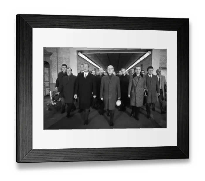Framed Print : The first meeting of Willy Brandt (Chancellor of the FRG) and Willi Stoph (MP of the GDR)