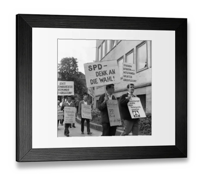 Framed Print : The peace movement, here on 9. 6