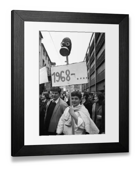 Framed Print : Many thousands of people gathered in Bonn on 11 Framed Print : Many thousands of people gathered in Bonn on 11