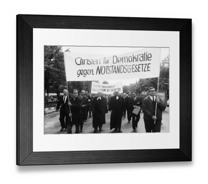 Framed Print : Several hundred Christians, among them church dignitaries in their robes Framed Print : Several hundred Christians, among them church dignitaries in their robes
