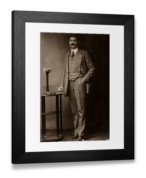 Framed Print : Portrait of a man, historical photograph Framed Print : Portrait of a man, historical photograph