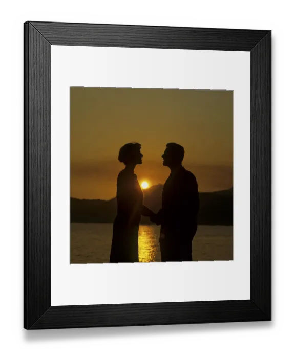 Framed Print : Couple in sunset, encounter, opposite Framed Print : Couple in sunset, encounter, opposite