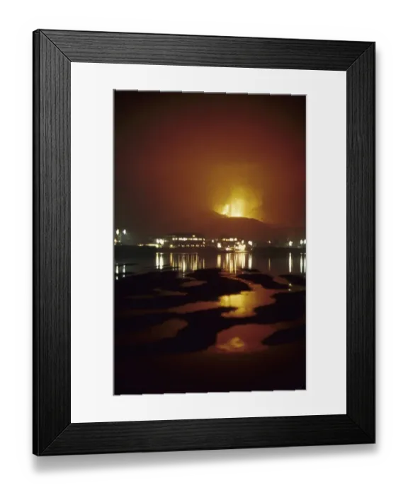 Framed Print : Volcanic eruption, from Fridarhotn Harbour