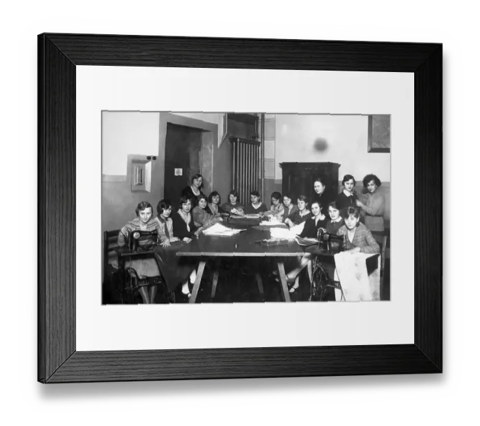 Framed Print : Apprenticeship, School for seamstresses Framed Print : Apprenticeship, School for seamstresses
