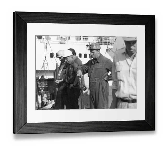 Framed Print : Work at the Port of Hamburg and Howaldtswerke Hamburg Framed Print : Work at the Port of Hamburg and Howaldtswerke Hamburg