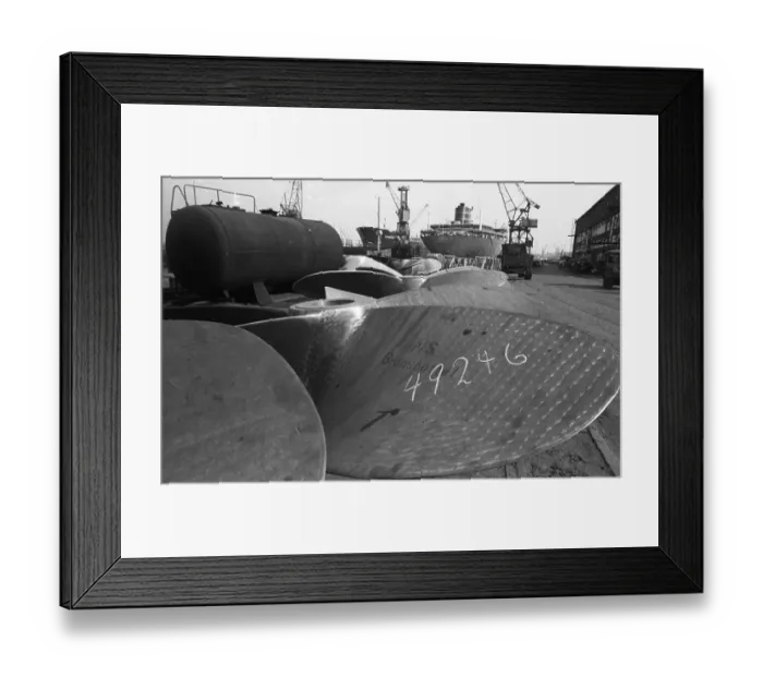 Framed Print : Work at the Port of Hamburg and Howaldtswerke Hamburg Framed Print : Work at the Port of Hamburg and Howaldtswerke Hamburg