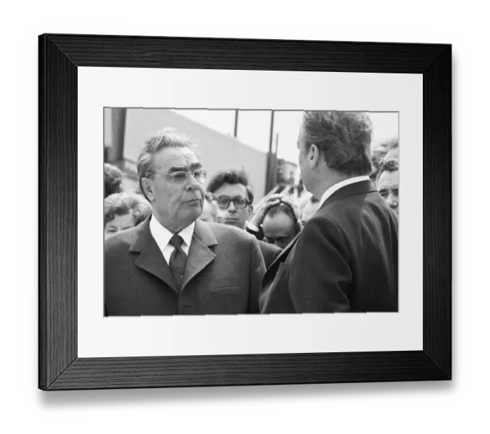 Framed Print : On the arrival of the Soviet head of state and party Leonid Brezhnev by Willy Brandt on 18 Framed Print : On the arrival of the Soviet head of state and party Leonid Brezhnev by Willy Brandt on 18