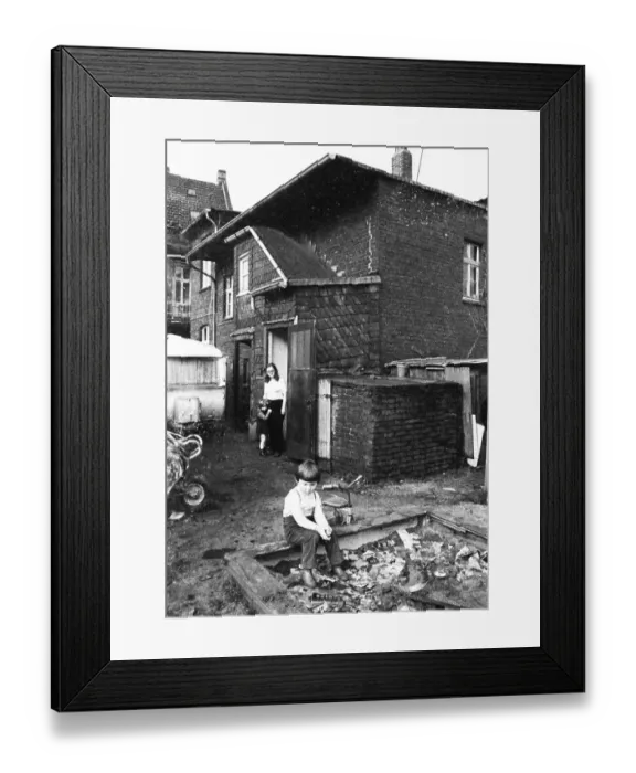 Framed Print : Despite the rather dilapidated condition of the colliery housing estate - here on 26 February 1973 in Bottrop - the RAG