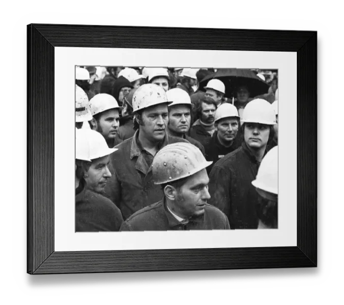 Framed Print : With a spontaneous strike and demonstration Framed Print : With a spontaneous strike and demonstration