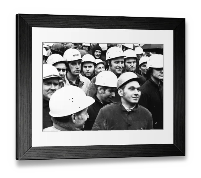 Framed Print : With a spontaneous strike and demonstration Framed Print : With a spontaneous strike and demonstration