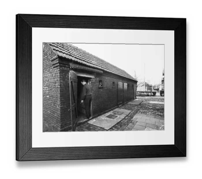 Framed Print : Tenants of the Ruhrkohle (RAG) colliery housing estate