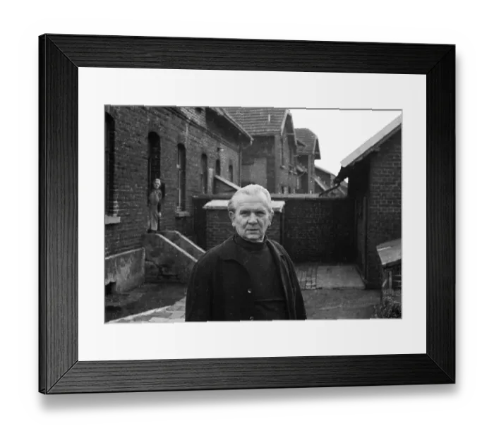 Framed Print : Tenants of the Ruhrkohle (RAG) colliery housing estate