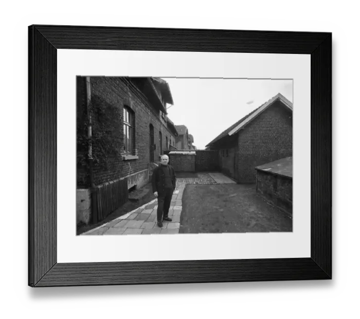 Framed Print : Tenants of the Ruhrkohle (RAG) colliery housing estate Framed Print : Tenants of the Ruhrkohle (RAG) colliery housing estate