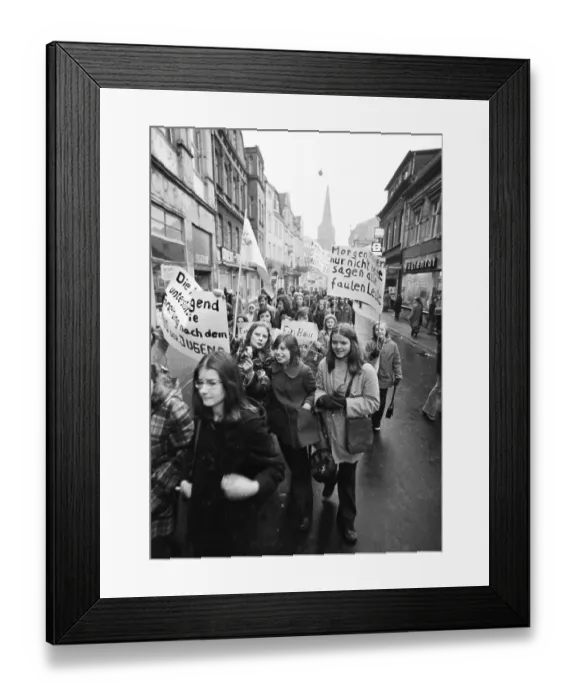 Framed Print : Children, youth and youth organisations demonstrated together on 4