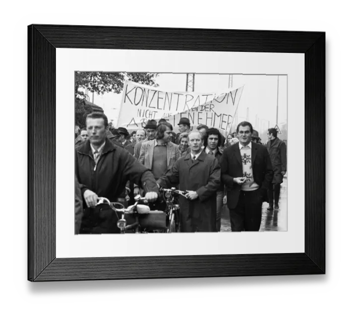 Framed Print : Employees of the Duesseldorf -Reisholz steel