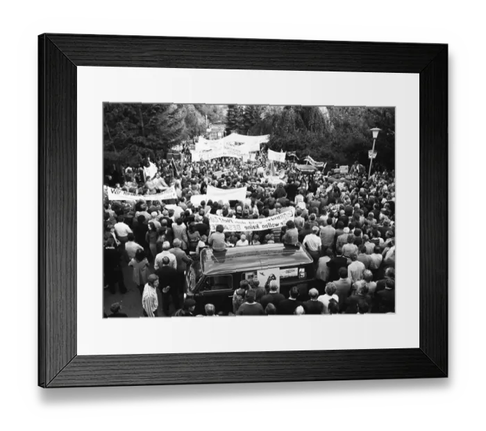 Framed Print : Environmental protection, detente Framed Print : Environmental protection, detente