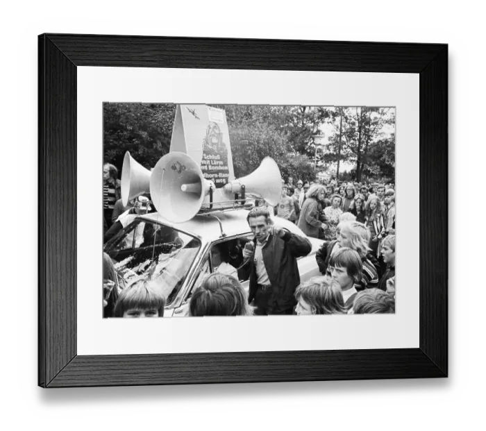 Framed Print : Environmental protection, detente Framed Print : Environmental protection, detente