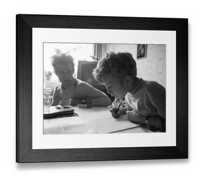 Framed Print : The everyday life of a family of a worker with three children on 18
