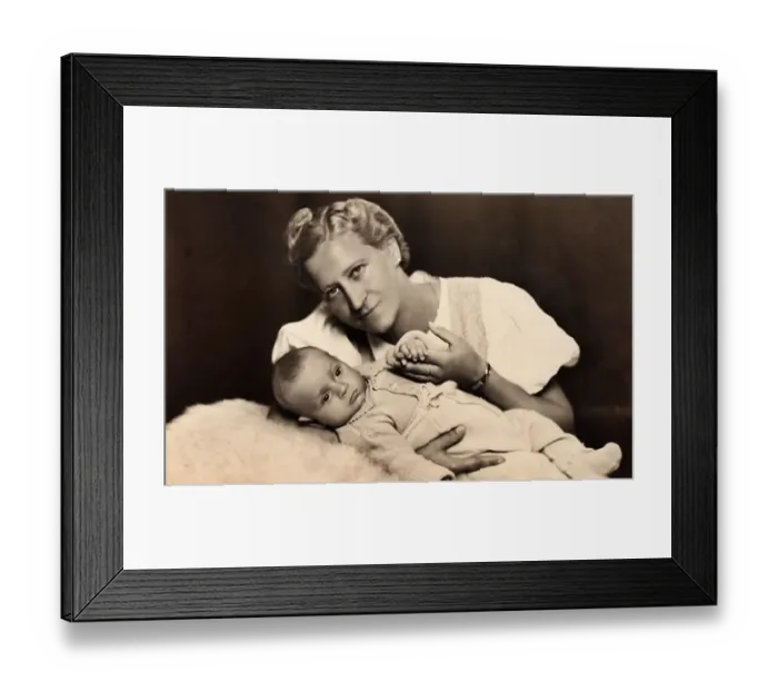 Framed Print : Mother and child, historical photograph Framed Print : Mother and child, historical photograph