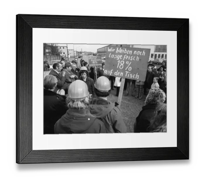 Framed Print : The strike action in the collective bargaining dispute of the Industriegewerkschaft Metall (IG Metall) Framed Print : The strike action in the collective bargaining dispute of the Industriegewerkschaft Metall (IG Metall)