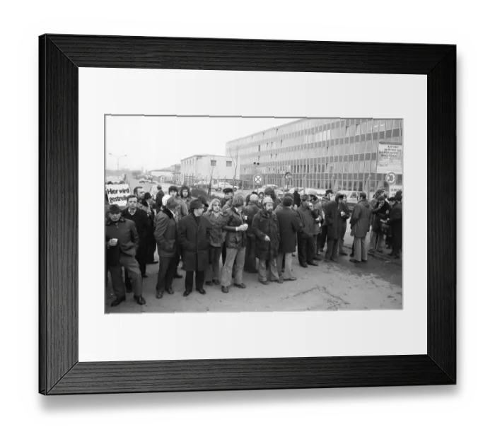 Framed Print : The strike action in the collective bargaining dispute of the Industriegewerkschaft Metall (IG Metall) Framed Print : The strike action in the collective bargaining dispute of the Industriegewerkschaft Metall (IG Metall)