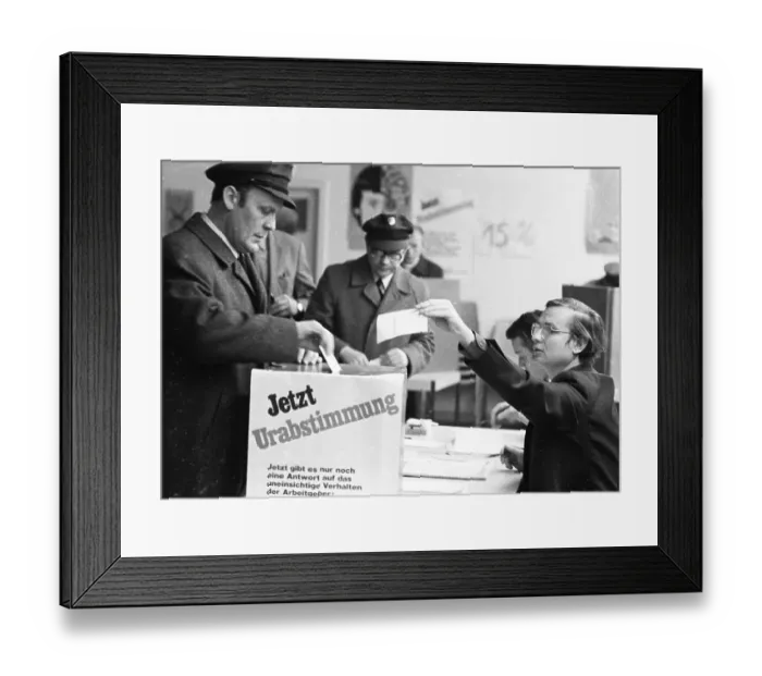Framed Print : The Public Services Transport and Traffic Union (OeTV) Framed Print : The Public Services Transport and Traffic Union (OeTV)