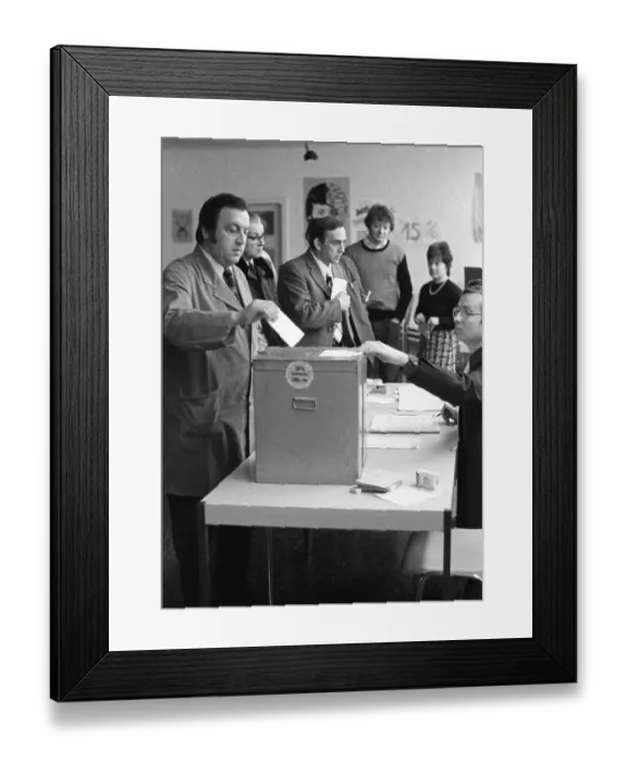Framed Print : The Public Services Transport and Traffic Union (OeTV) Framed Print : The Public Services Transport and Traffic Union (OeTV)