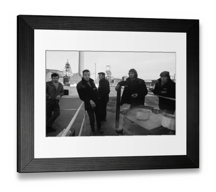 Framed Print : The Strike Action of the Miners Strike and Their Everyday Life from 11-15 February 1974 in Coventry